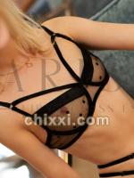 Chloé, 27 Jahre alt mit blonden Haaren und BH 75A - Kategorie: Callgirls und Escort aus Hamburg (Charisma Escort)
