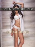 Clara, 22 Jahre alt mit schwarzen Haaren und BH 75C - Kategorie: Callgirls und Escort aus Frankfurt (One and Only Escort)