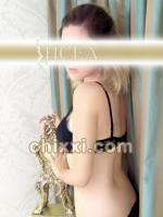 Mia, 24 Jahre alt mit blonden Haaren und BH 75 B - Kategorie: Callgirls und Escort aus Nürnberg (AROS Escort)