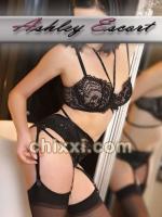Tessa Voigt, 23 Jahre alt mit schwarzen Haaren und BH 75 C - Kategorie: Callgirls und Escort aus München (Ashley Escort)