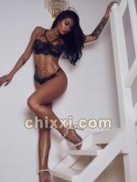 Amber, 27 Jahre alt mit schwarzen Haaren - Kategorie: Callgirls und Escort aus Frankfurt am Main (Golden dolls)