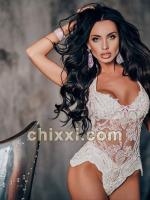 Leticia, 28 Jahre alt mit brünetten Haaren - Kategorie: Callgirls und Escort aus Frankfurt am Main (Golden dolls)