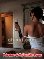 Tina, 24 Jahre alt mit schwarzen Haaren und BH 75 B - Kategorie: Callgirls und Escort aus Frankfurt am Main (Privatmodelle Frankfurt)