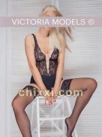 Charlie, 27 Jahre alt mit blonden Haaren und BH 70C - Kategorie: Callgirls und Escort aus Frankfurt (Victoria Models)